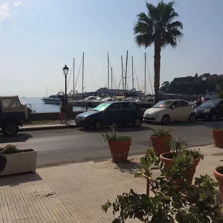 By The Port Apartment *